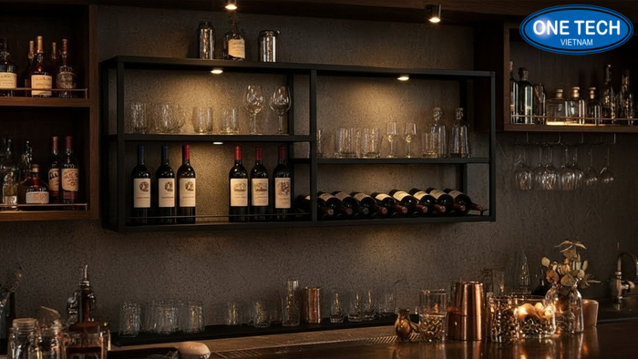 Kệ treo tường kết hợp đèn rọi cho quầy bar