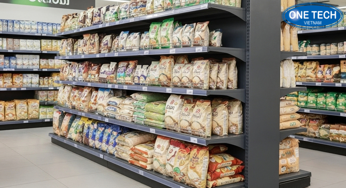 Minh họa đặt bao gạo nặng ở tầng thấp đúng cách và sai cách