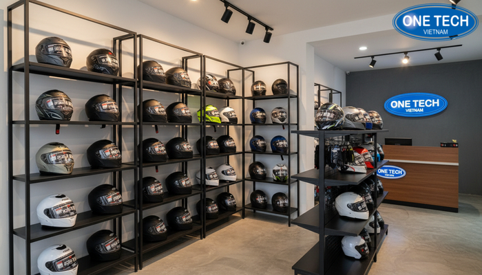 Thiết kế kệ treo tường và kệ góc để mũ bảo hiểm cho cửa hàng nhỏ