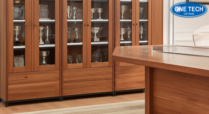 Kệ trưng bày cúp kết hợp gỗ và kính cân bằng thẩm mỹ và độ bền