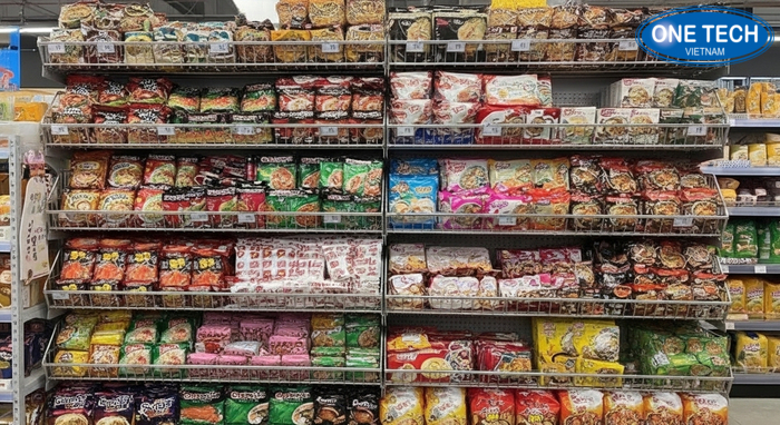 Kệ giỏ inox phân loại mì tôm theo vị