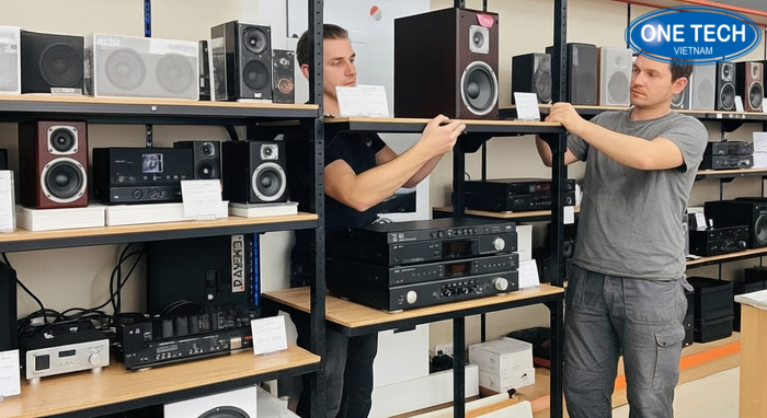 Thi công kệ trưng bày loa OneTech tại Hưng Yên Hình ảnh thực tế thi công kệ trưng bày loa tại khách hàng ở Hưng Yên