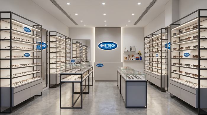 Kệ trưng bày kính mắt trong showroom hiện đại, bố trí ánh sáng và lối đi hợp lý